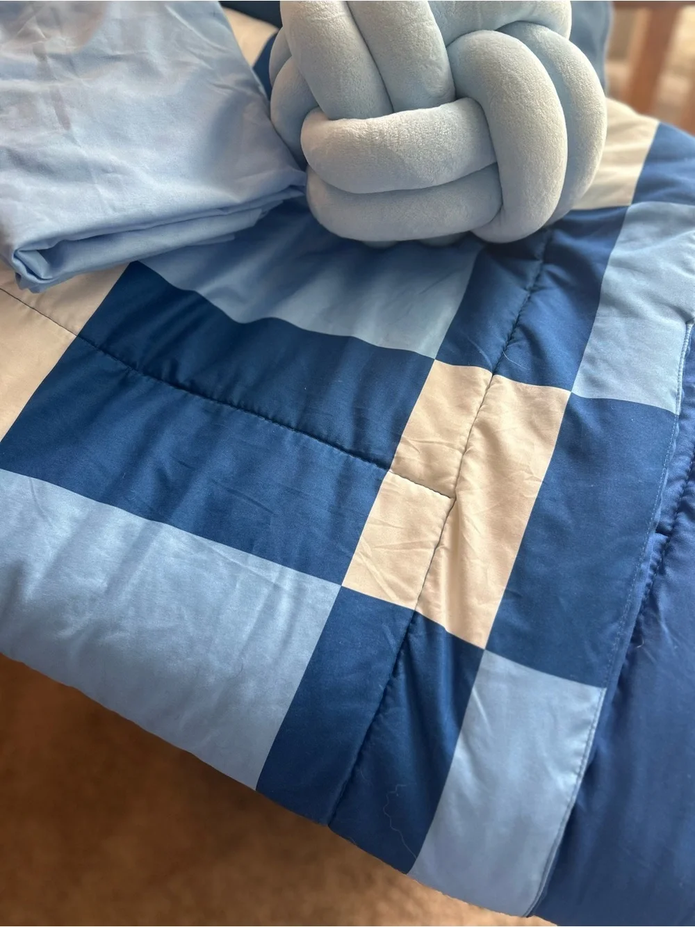 Full Sized comforter set- Full sized